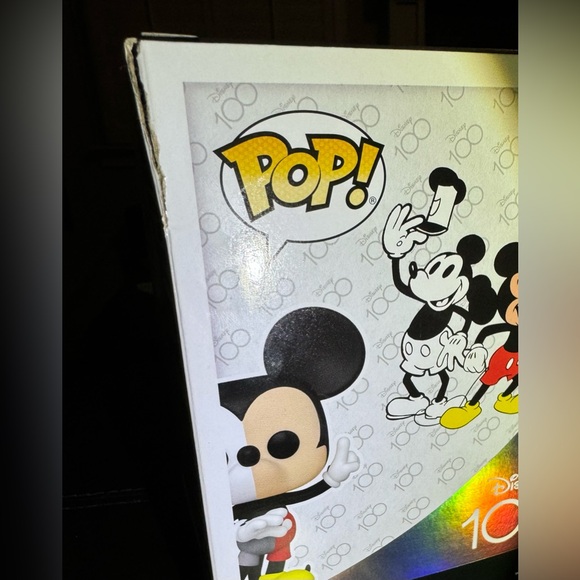 Funko Pop! Hot Topic Exclusive Disney 100 Mickey Mouse Vinyl Figure 1311 - Picture 6 of 6